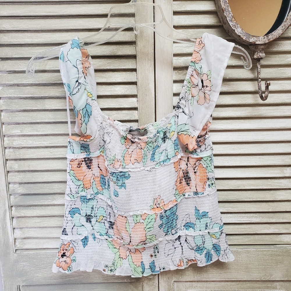 3/$20 Wonderly large floral crop top